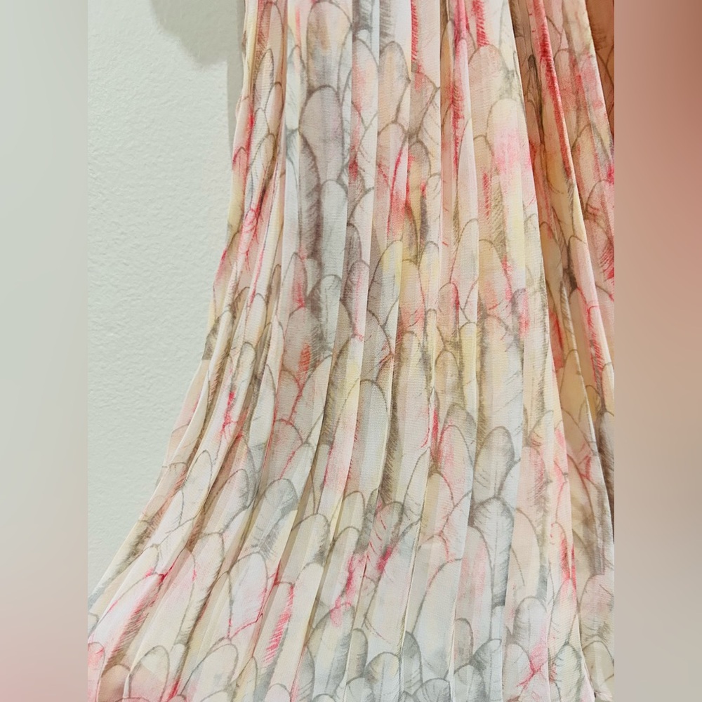 Pastel Pleated Short Dress with V-Neck- Size 8- label tag was removed - Picture 8 of 12